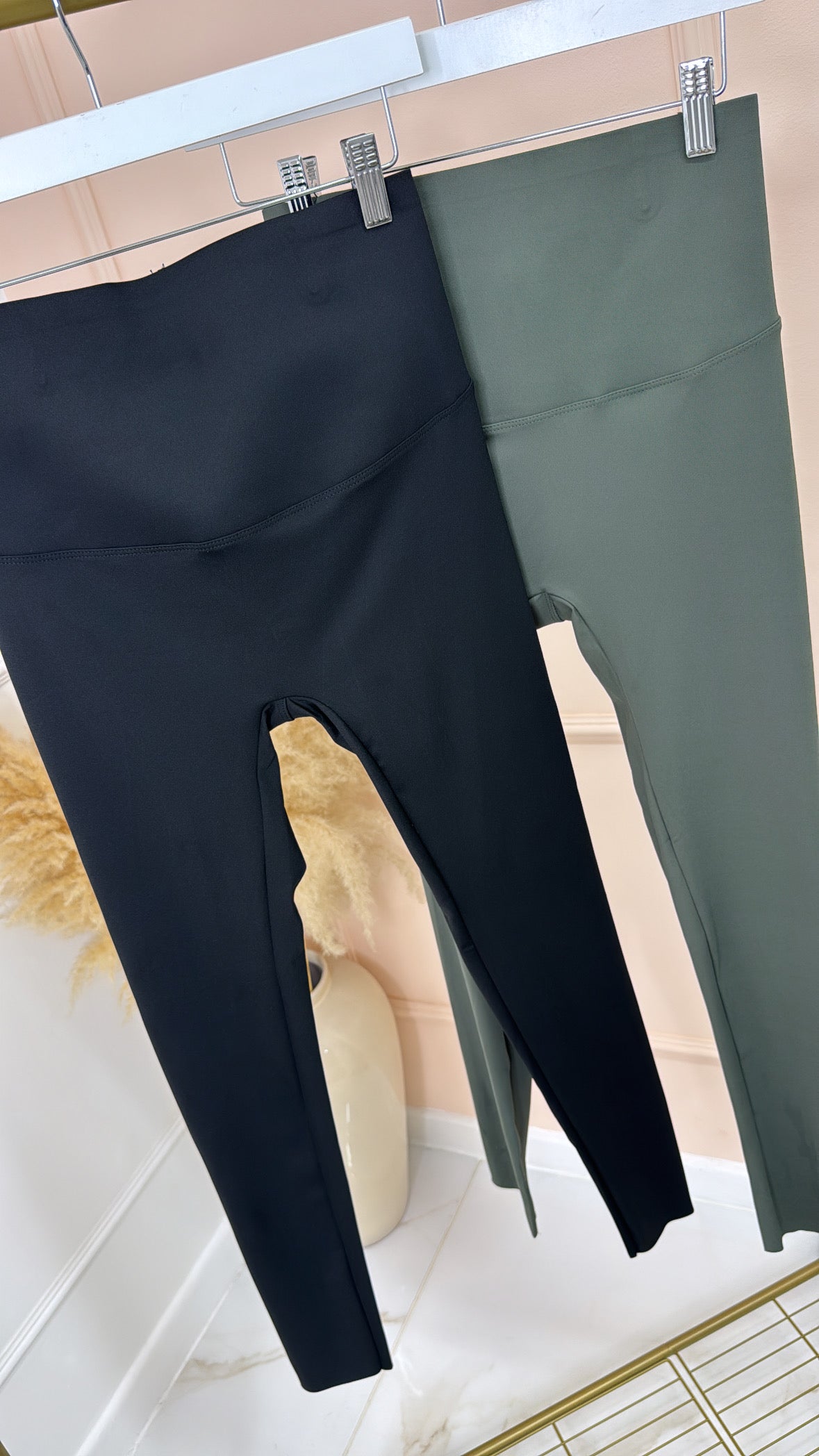 ROMEE black high waisted buttery soft leggingsj