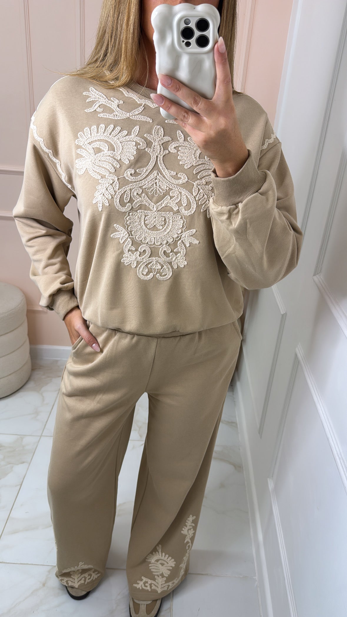 GIANA beige embroidered lounge set