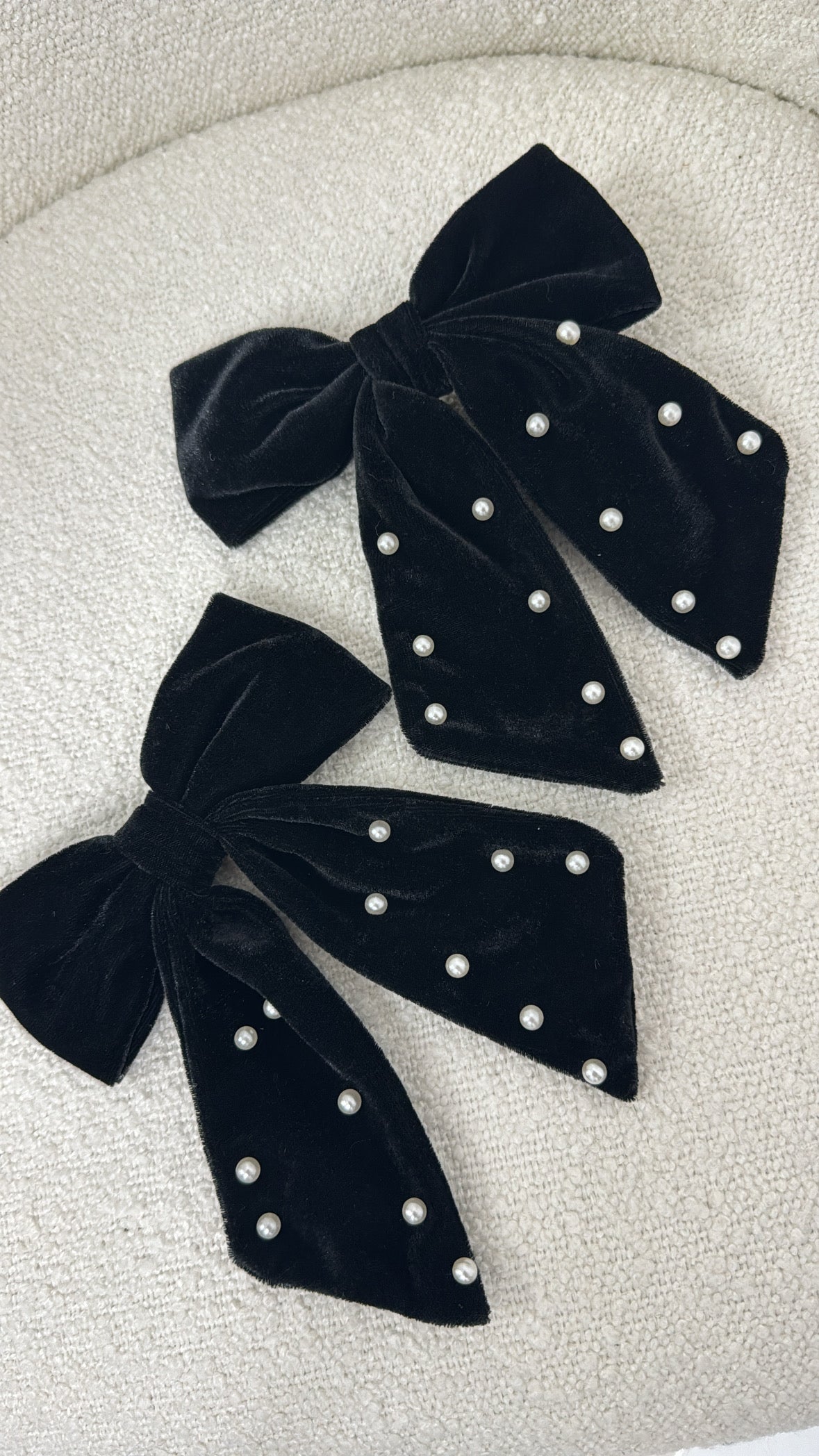 HAYLEY black velvet pearl hair bow