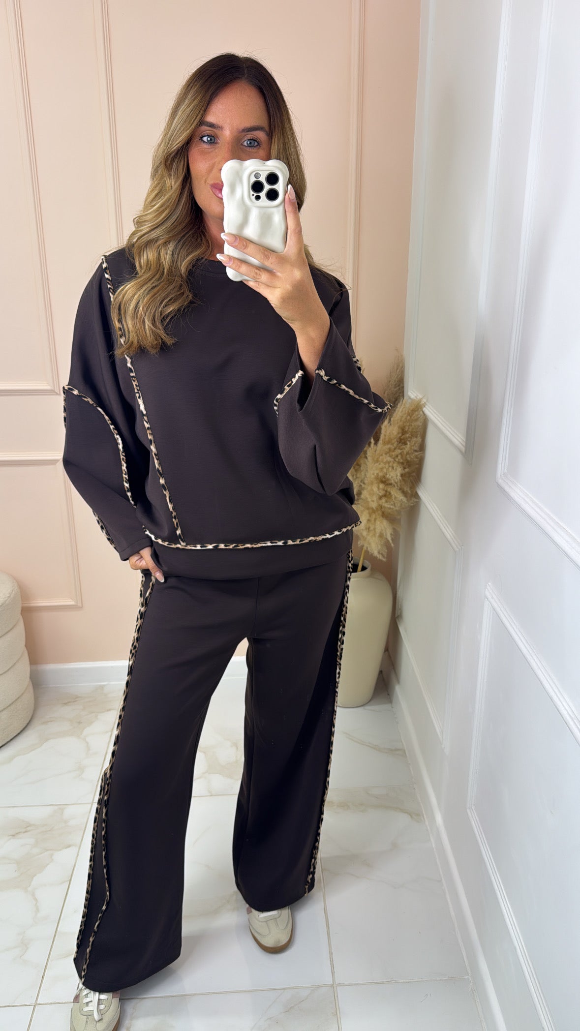 PAIGE brown animal piping lounge set