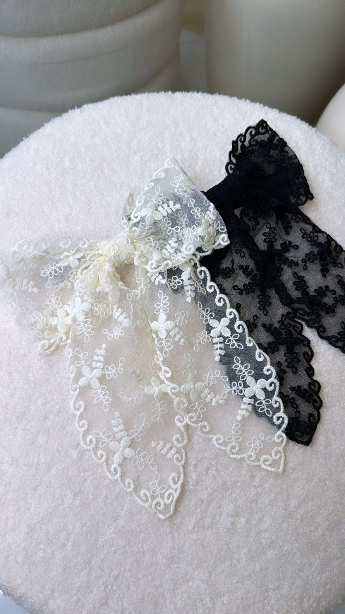 LUNA cream lace hair bow