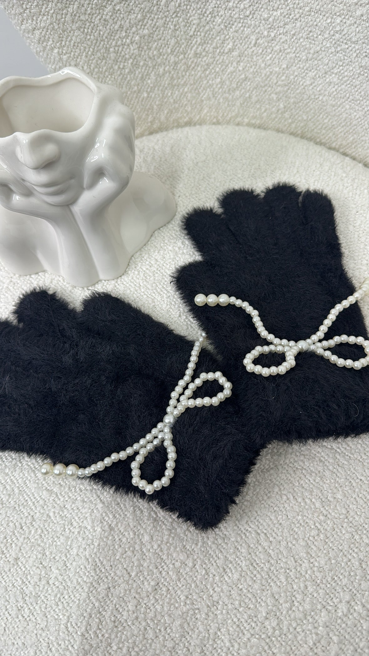 LACEY black pearl bow gloves