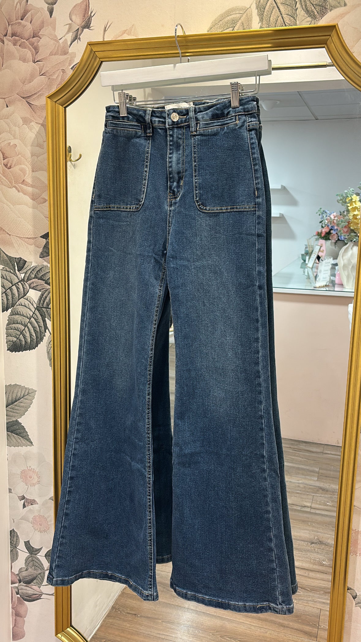 BETH mid wash patch pocket flared jeans