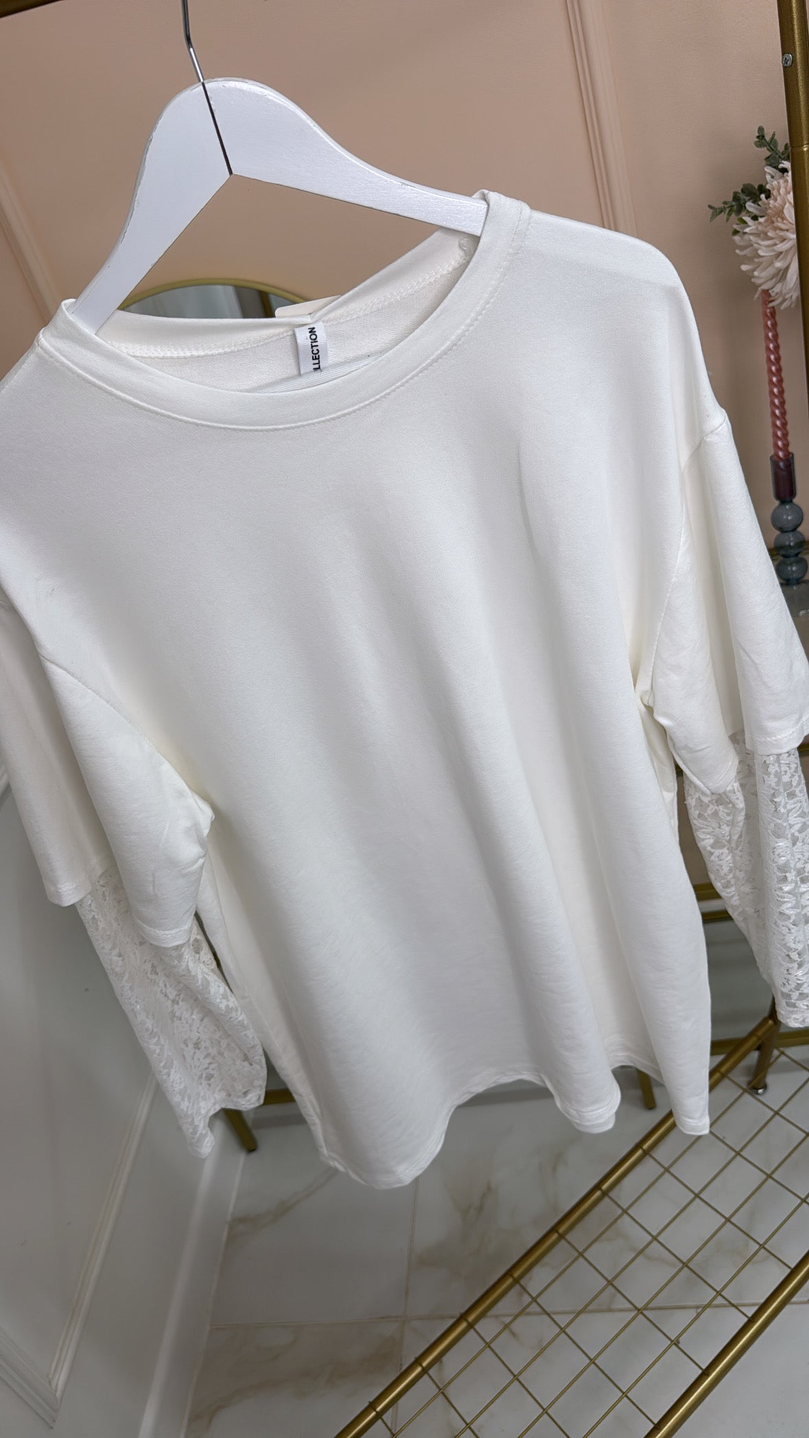 REMI white lace sleeve t-shirt