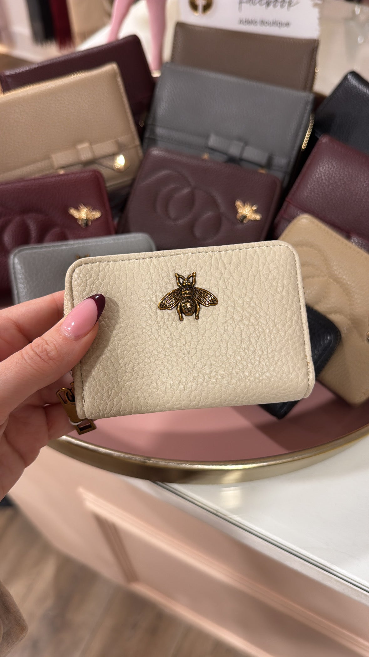 ERIN beige bee detail card holder