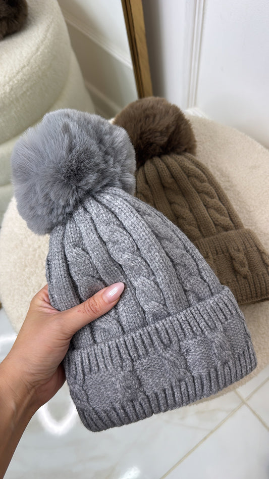 MAISIE grey cable knit pom hat