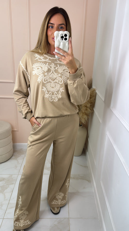 GIANA beige embroidered lounge set
