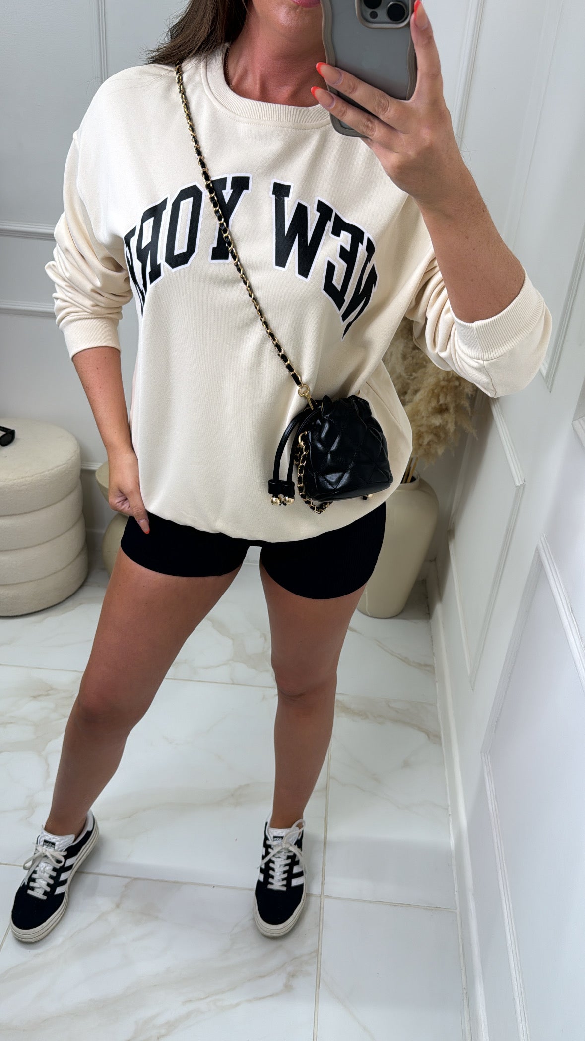 LOLA beige new york sweatshirt