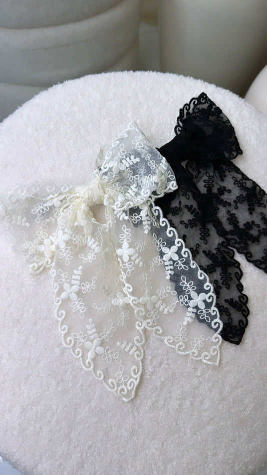 LUNA cream lace hair bow