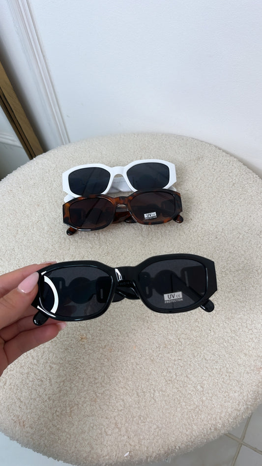 DAISY black rectangular sunglasses